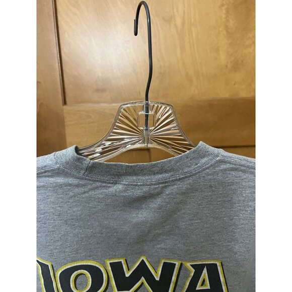 Iowa Hawkeyes Feeding Time Top Of the Food Chain T-Shirt Vintage Y2K Medium - Picture 11 of 14